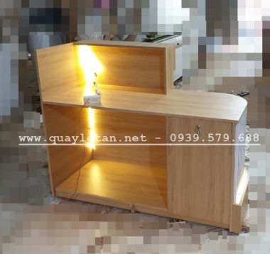 Quầy lễ tân lam gỗ hiện đại có đèn led QLT136